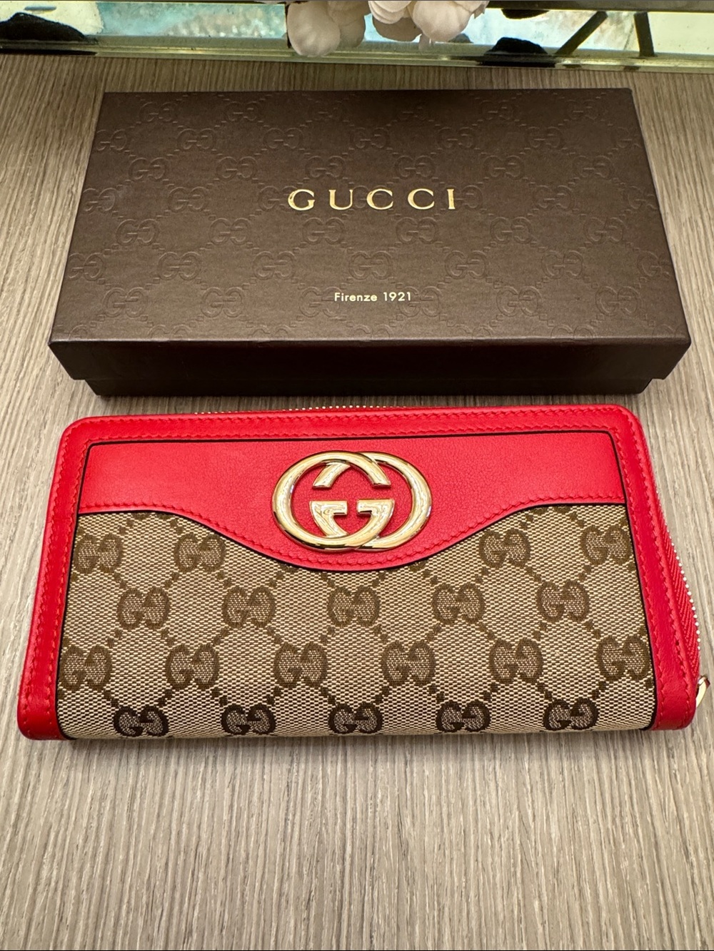 Gucci Red and Beige GG Canvas Zip Wallet with Gold Logo